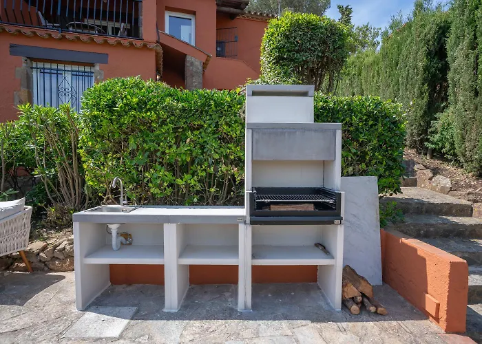 Picasso Mountain View * Begur